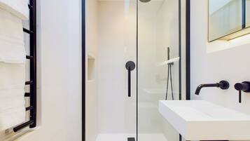 Doccia, asciugacapelli, asciugamani