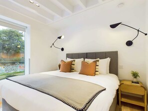 3 bedrooms, desk, iron/ironing board, travel crib