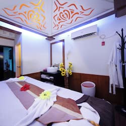 Sauna a vapor, tratamentos corporais, massagens tailandesas