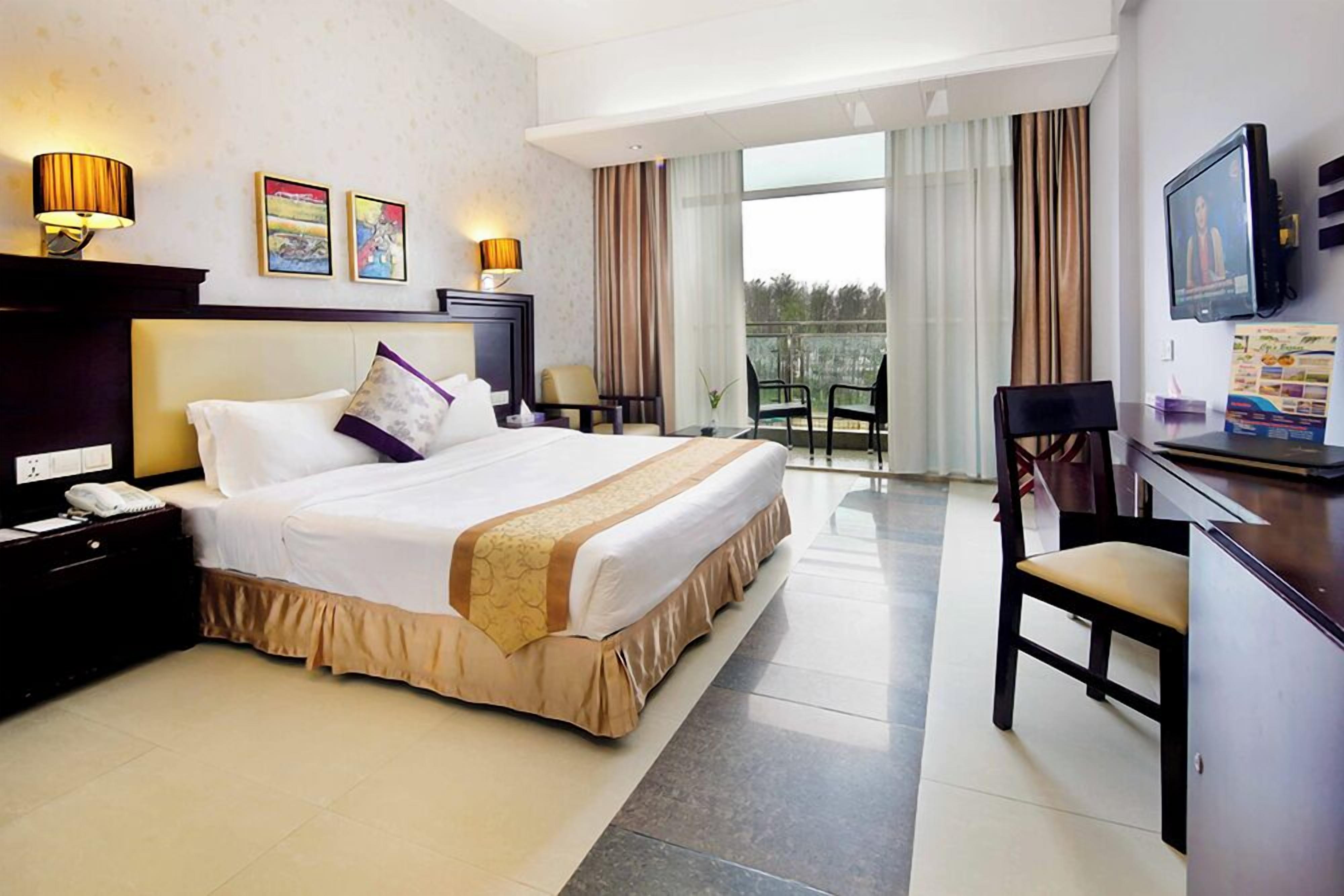 Dobbeltrom – deluxe | Sengetøy av topp kvalitet, minibar og safe på rommet