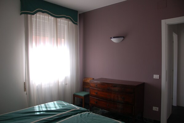3 chambres, fer et planche à repasser, lit parapluie, Wi-Fi gratuit