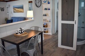 Dining - Adorable Beach house, less than 500ft to the beach, sleeping 6 (Dennis Port)