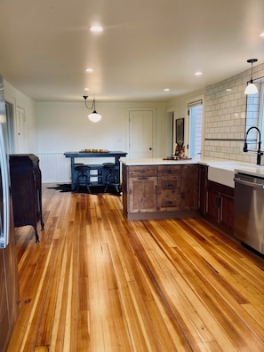 Mikrowelle, Ofen, Herdplatte, Geschirrspüler