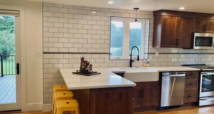 Spacious 5-bedroom farmhouse in charming Cooperstown with WiFi, AC