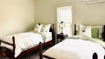 5 habitaciones, tabla de planchar con plancha, wifi y ropa de cama