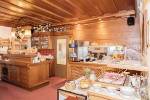 Daily buffet breakfast for a fee
