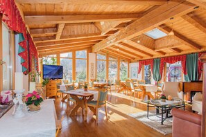 Daily buffet breakfast (EUR 19 per person)