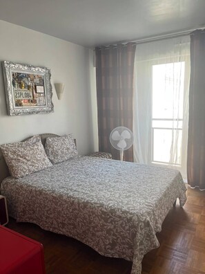2 quartos, ferros/tábuas de passar roupa, Wi-Fi, roupa de cama