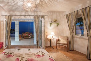 4 bedrooms, desk, iron/ironing board, travel cot