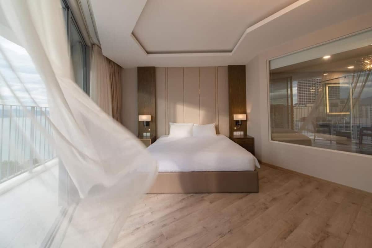 Executive Double Room, Sea View | Memory-foam beds, minibar, desk, laptop workspace
