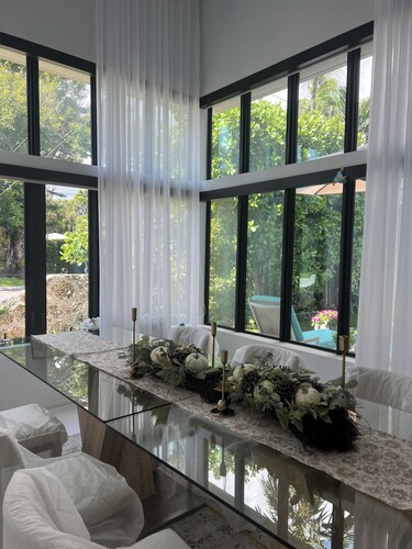 Spacious 5-bedroom villa in delightful Miami with WiFi in the heart of Brickell 