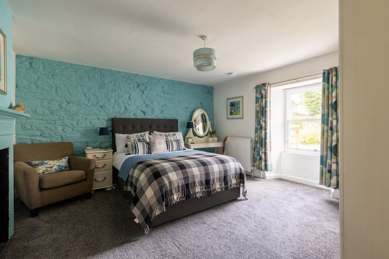 4 bedrooms, desk, iron/ironing board, free WiFi