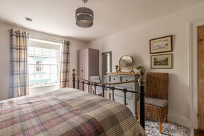 4 Schlafzimmer, Schreibtisch, Bügeleisen/Bügelbrett, kostenloses WLAN