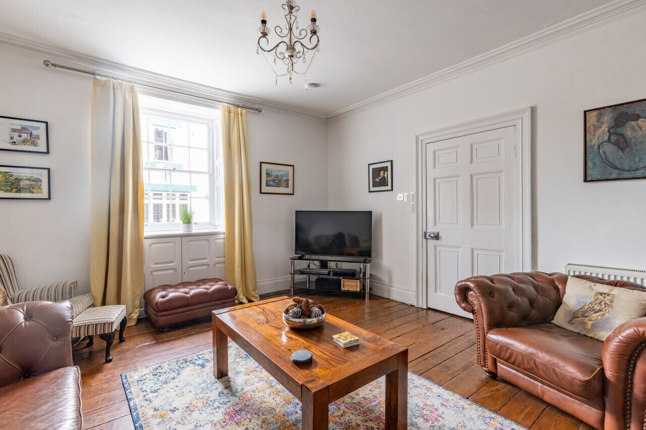 Smart TV, fireplace, DVD player, books