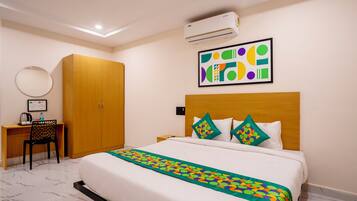 Premium Double Room | 1 bedroom, desk, blackout drapes, iron/ironing board