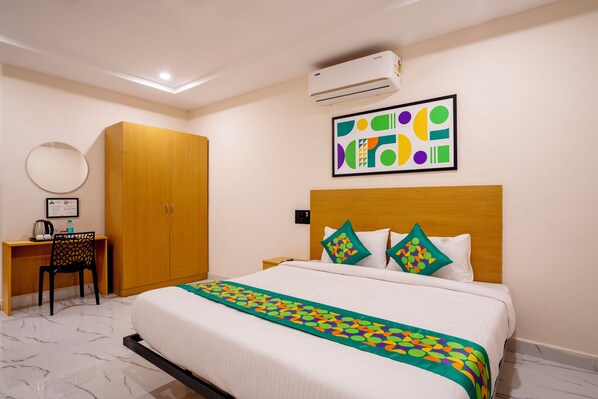 Premium Double Room | 1 bedroom, desk, blackout drapes, iron/ironing board