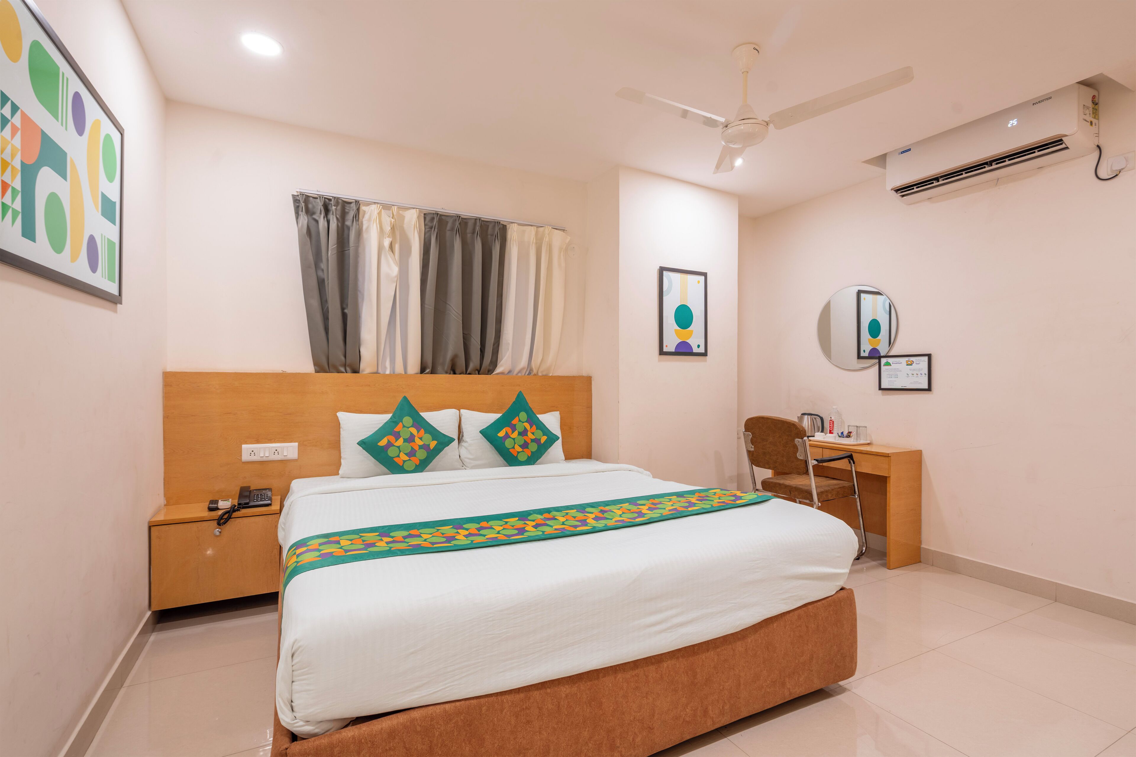 Deluxe Room | Desk, blackout curtains, iron/ironing board, rollaway beds