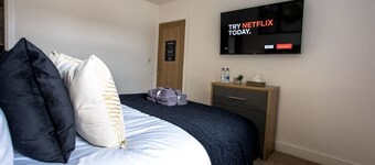 COSY CRUISE CRIBS - MODERN HOME FROM HOME - CENTRAL LOCATION.