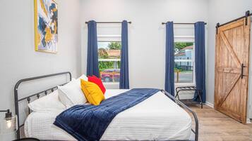 4 habitaciones, tabla de planchar con plancha, wifi y ropa de cama