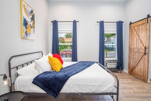 4 bedrooms, iron/ironing board, WiFi, bed sheets