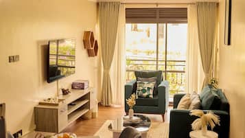 Economy appartement, uitzicht op heuvels | Woonruimte | Een televisie