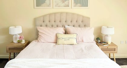 Artistic, Bright & Spacious 3 Bedroom Home