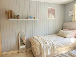 3 slaapkamers, een strijkplank/strijkijzer, wifi, beddengoed