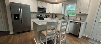 Brand New 3-bedroom house with WiFi, WFU events and Furniture Market ready!