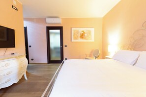Luxury Condo | 3 bedrooms, desk, laptop workspace, soundproofing - Villa Adige Luxury  (Perugia)