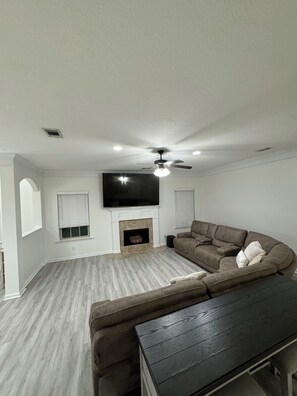 スマートテレビ、暖炉