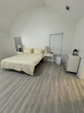 5 室のベッドルーム、アイロン / アイロン台、WiFi、ベッドシーツ