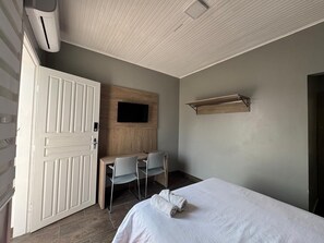 Deluxe Apartment | Premium bedding, desk, free WiFi, bed sheets - John R Hotel Curitiba (Curitiba)