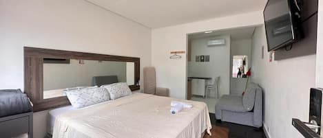 Family Apartment | Premium bedding, desk, free WiFi, bed sheets