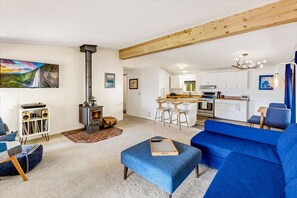 2 bedrooms - Canal Cliff Cottage in Belfair (Belfair)