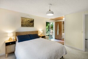 2 bedrooms - Canal Cliff Cottage in Belfair (Belfair)