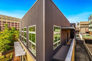 House | 1 bedroom - Admiral Condo 201 in Bremerton (Bremerton)