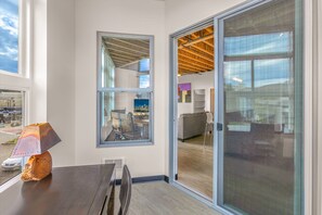House | 1 bedroom - Admiral Condo 201 in Bremerton (Bremerton)