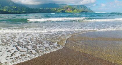 Beachfront Resort Ground Floor AC! Steps to Beach & Pool