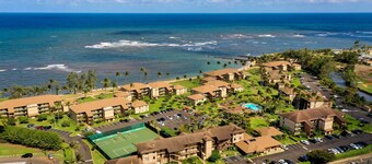 Beachfront Resort Ground Floor AC! Steps to Beach & Pool
