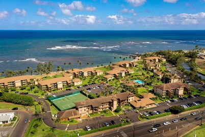 Beachfront Resort Ground Floor AC! Steps to Beach & Pool