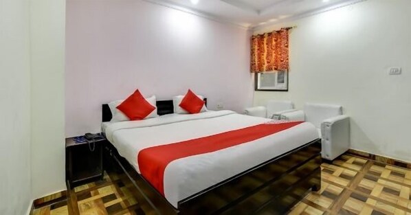 Enkeltrom – comfort | Skrivebord for bærbar PC og wi-fi (inkludert)