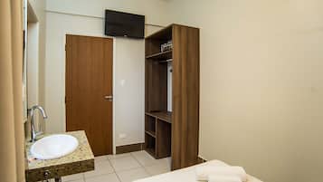 Chambre Simple, 1 lit une place | Bureau, espace de travail pour ordinateur portable