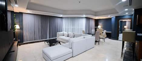 Smart TV, fireplace, heated floors, offices