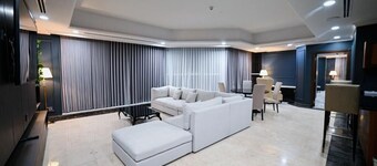 Seven Seas Hotel