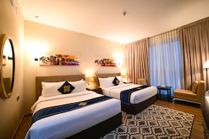 Deluxe Family Room, 2 Queen Beds, City View