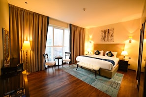 1 bedroom, Egyptian cotton sheets, premium bedding, memory foam beds