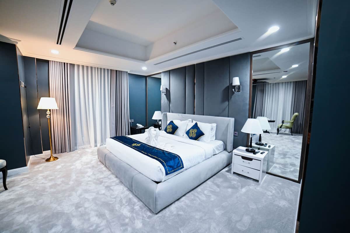 1 bedroom, Egyptian cotton sheets, premium bedding, memory-foam beds