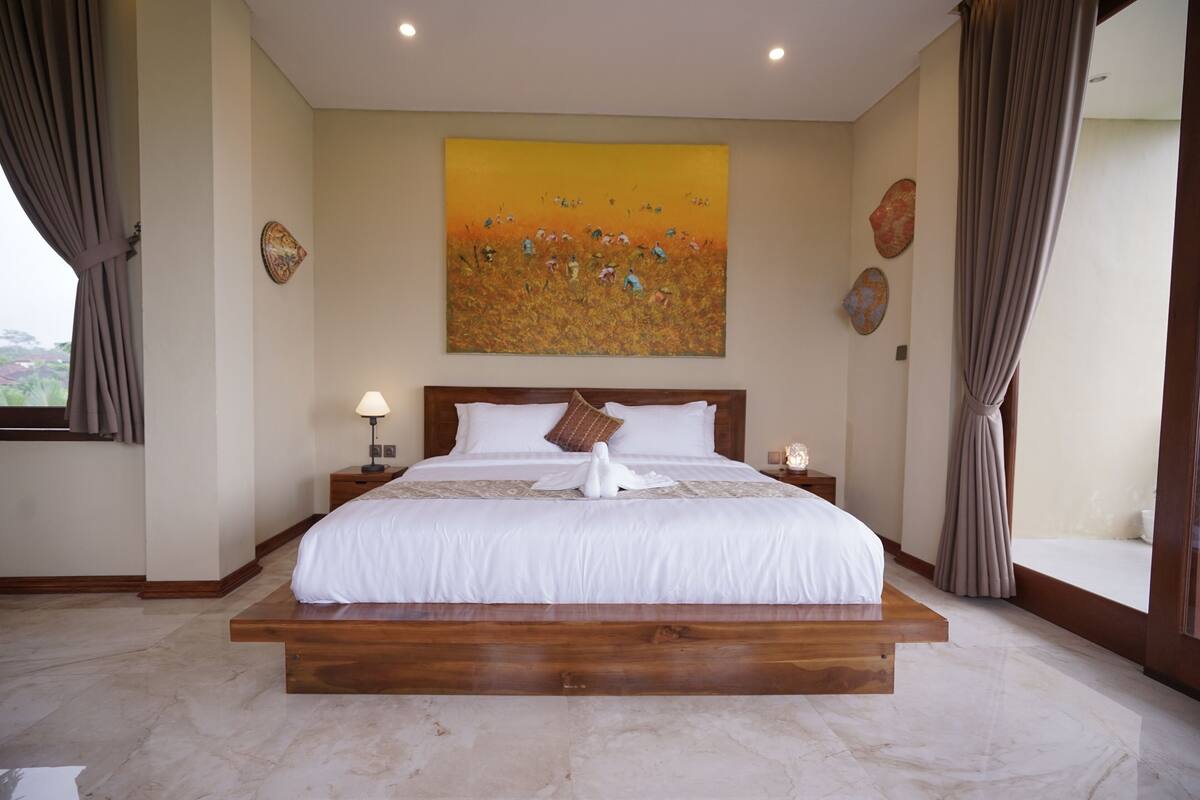 1 bedroom, premium bedding, in-room safe, desk