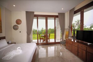 Deluxe Double Room, 1 King Bed, Balcony, Hill View