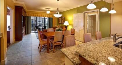 Beautiful 2BR Suite, Sleeps 8 • Full Resort Access • Near Disney